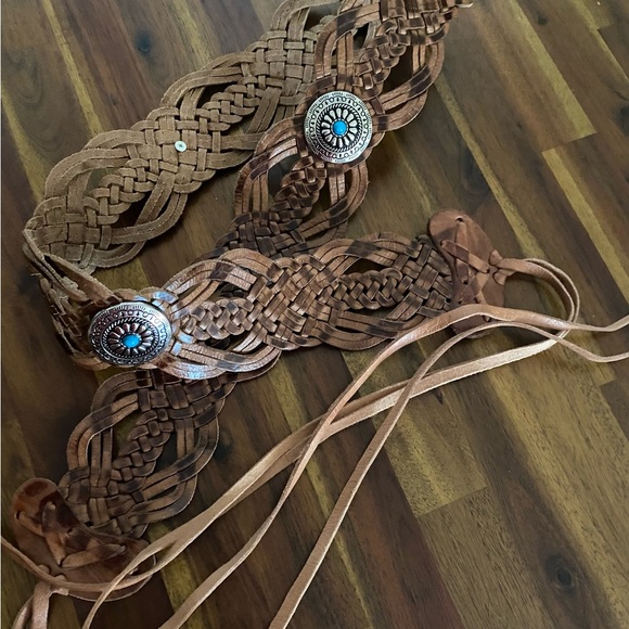 Anthropologie Boho style gorgeous genuine leather braided women's belt. - Picture 2 of 4